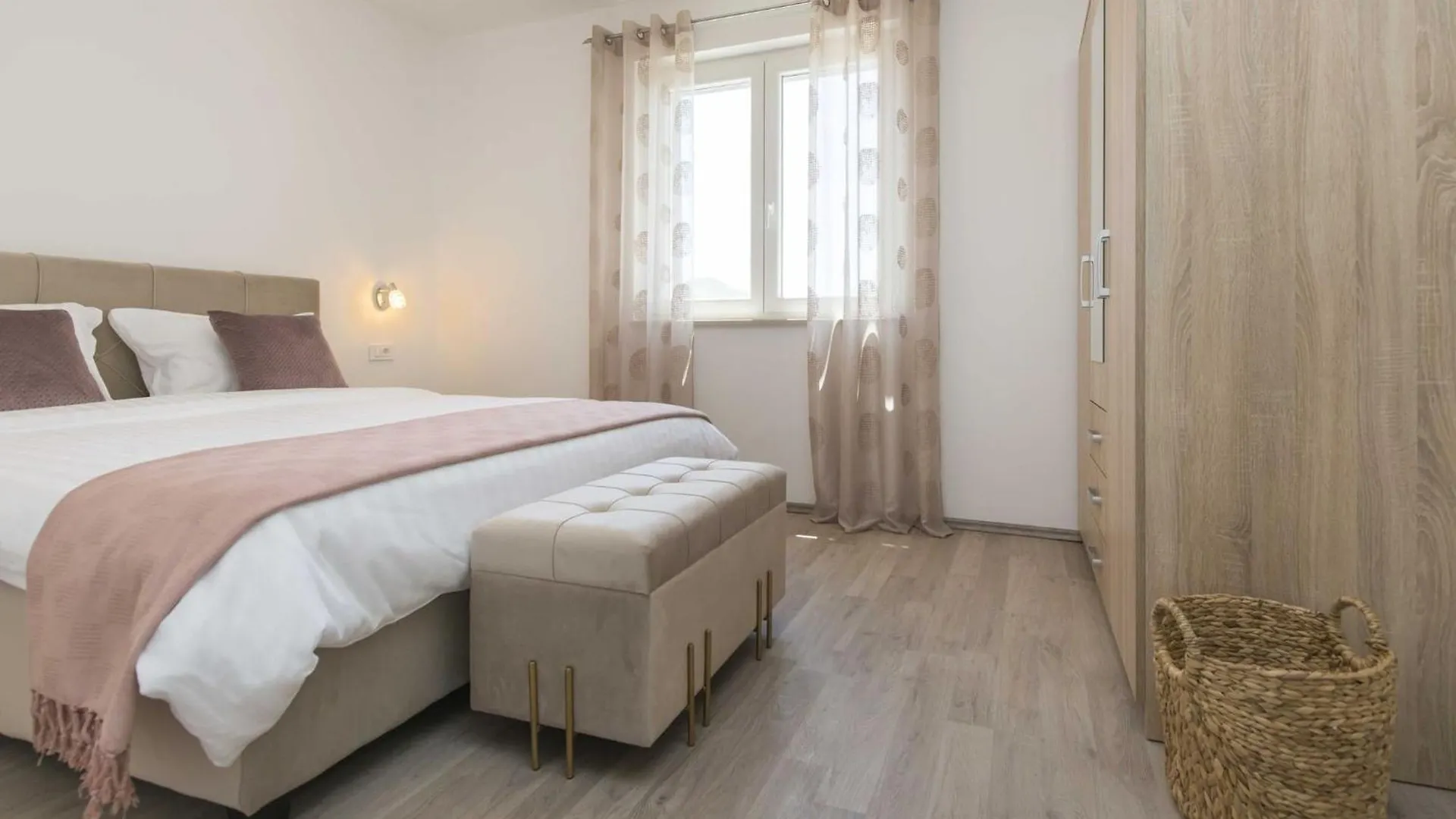 Apartment Mirna With Swimming Pool Labin